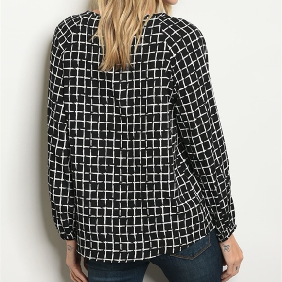 Black checkeres top - Picture 3 of 3